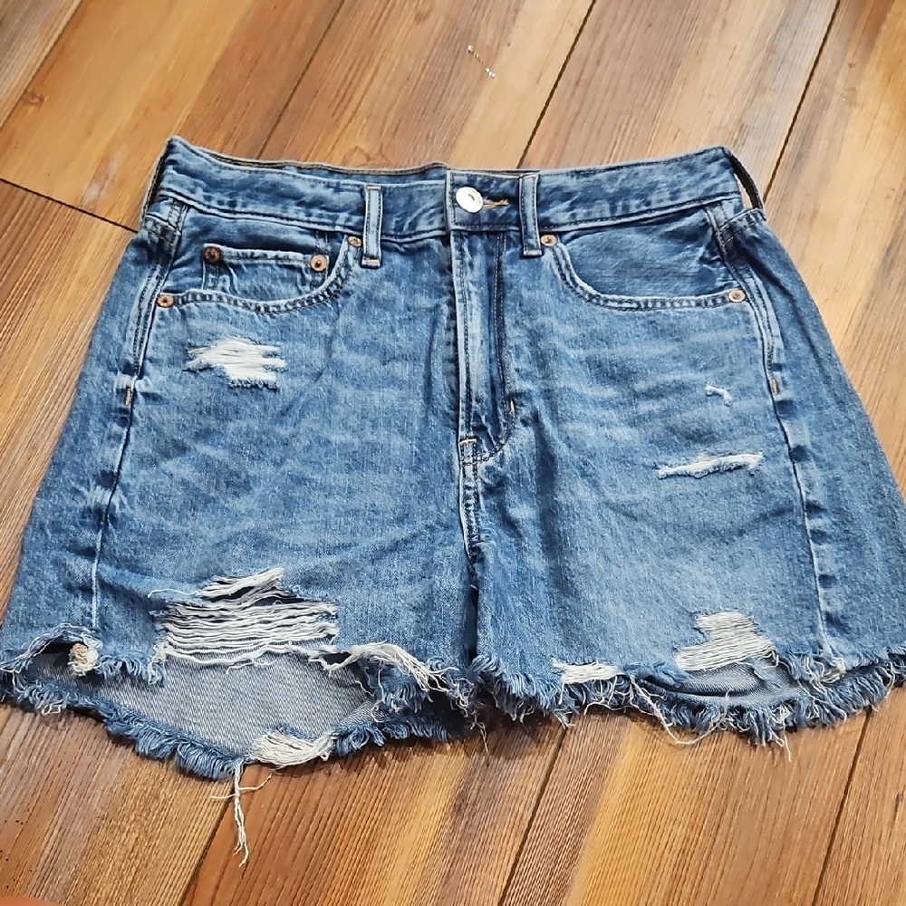 American Eagle Outfitters 90s boyfriend shorts